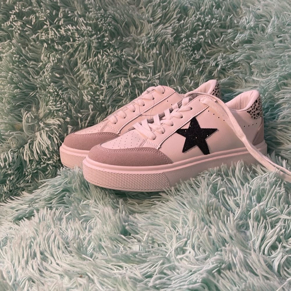 VH By Vintage Havana Sneakers Size 8 NEW